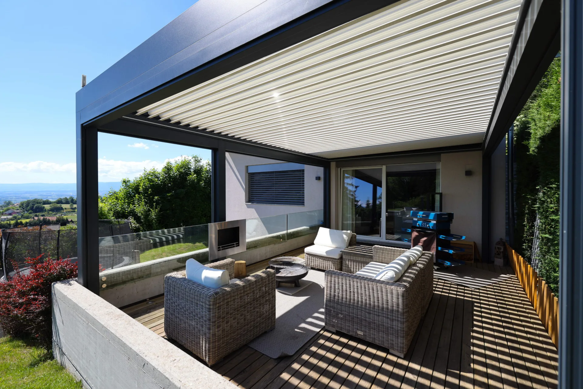 Biossun pergola bioclimatique BIO 230 en Suisse